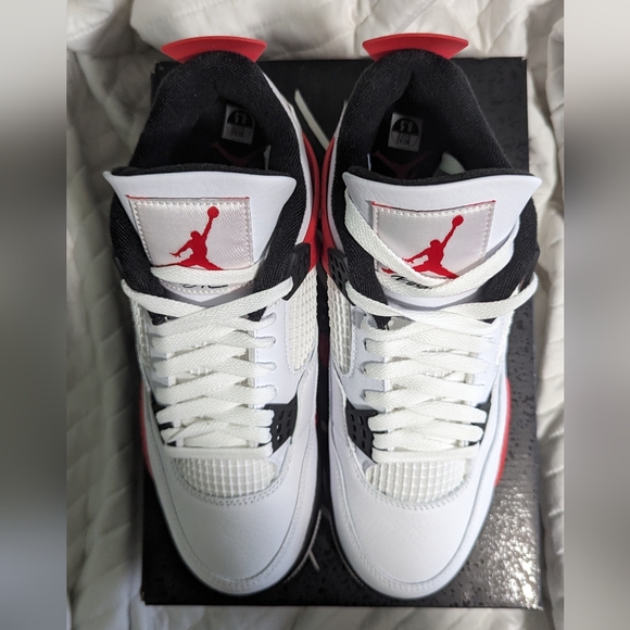 Air Jordan 4 Retro - Picture 9 of 15